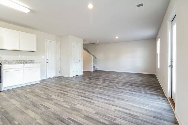 Building Photo - 7 Carters Grn Dr