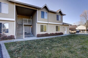 Building Photo - 2211 NE Holliday Ave