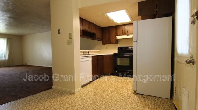Building Photo - 725 Whittier St