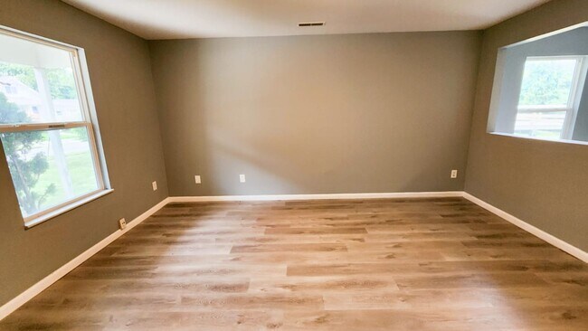 Building Photo - Move in ready!