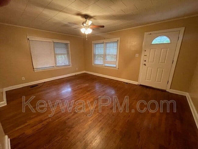 Foto del edificio - 3517 Trolley Line Rd