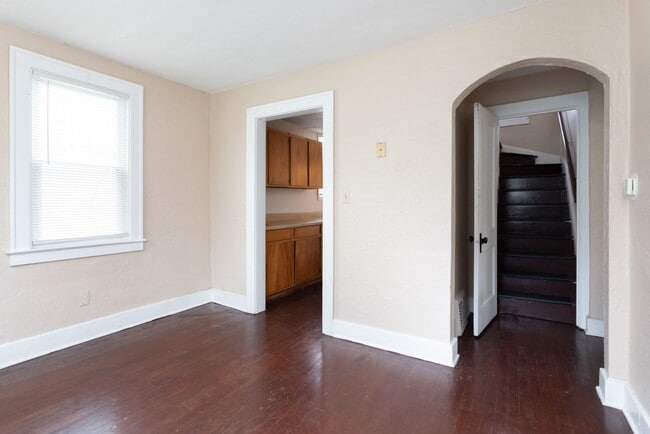 Building Photo - 3 Bedroom House on double lot
