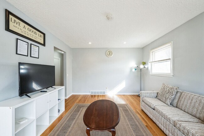 Building Photo - 218 Koster St