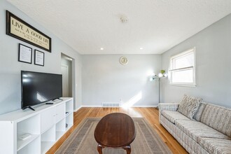 Building Photo - 218 Koster St