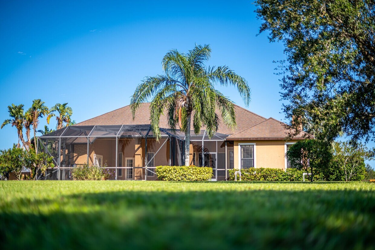 Primary Photo - Over 4400 Sqft of Glorious Room! 5-bedroom...