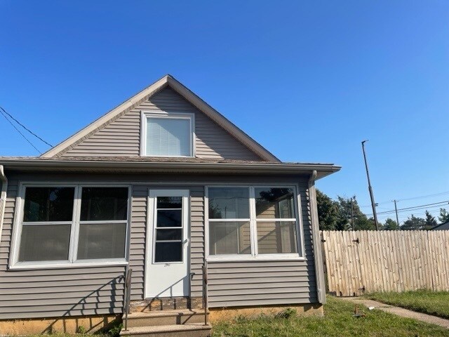 Building Photo - 2957 13th Ave