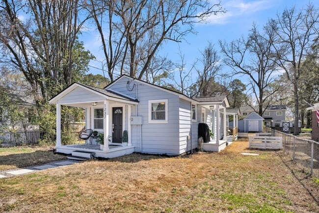 Building Photo - Charming Cottage with Modern Upgrades in Hanahan