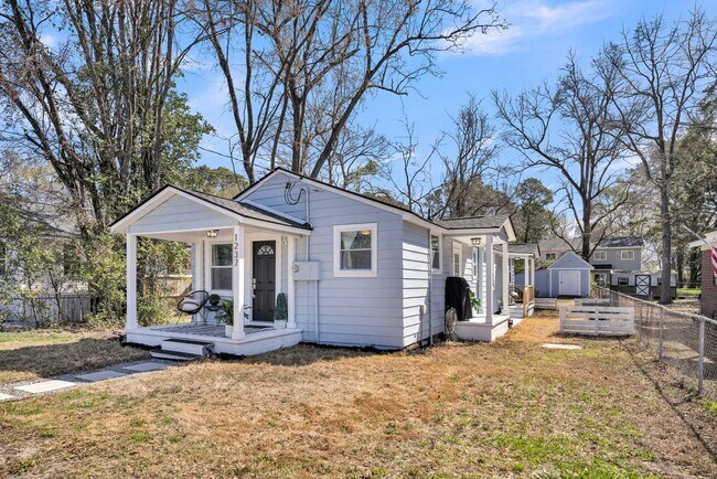 Foto del edificio - Charming Cottage with Modern Upgrades in Hanahan