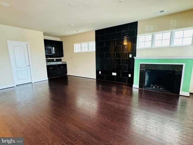 Building Photo - 12406 Carriage Park Pl