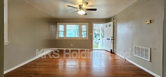 Foto del edificio - 1355 Baychester Ave