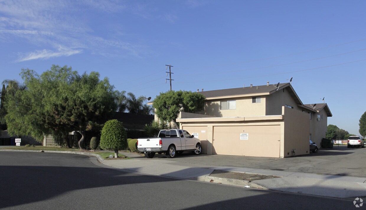 Building Photo - 511 La Cadena Way