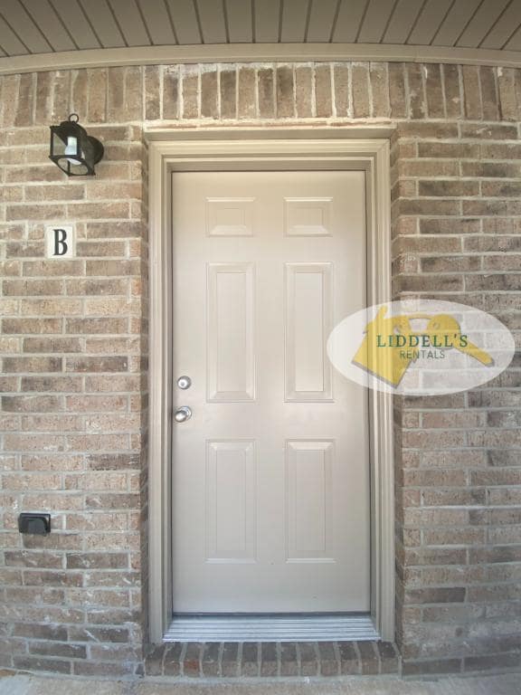 Building Photo - 308 W Locust St