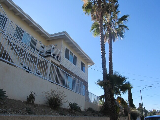 Foto del edificio - 1828 Montrose St