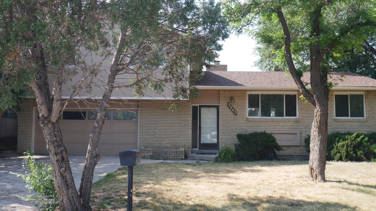 Single Family 3 Bed, 2 Bath w/ Big Backyar... - Single Family 3 Bed, 2 Bath w/ Big Backyar...