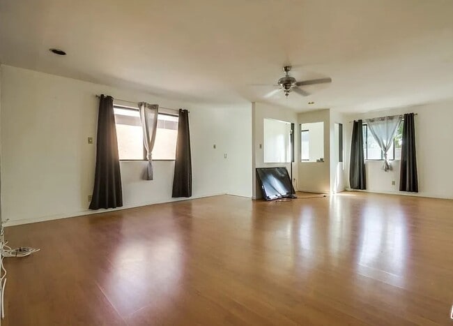 Building Photo - 1263 E 87th Pl