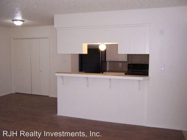 Foto del edificio - 1311 Glen Oaks Ct