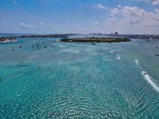 Foto del edificio - 2640 Lake Shore Dr