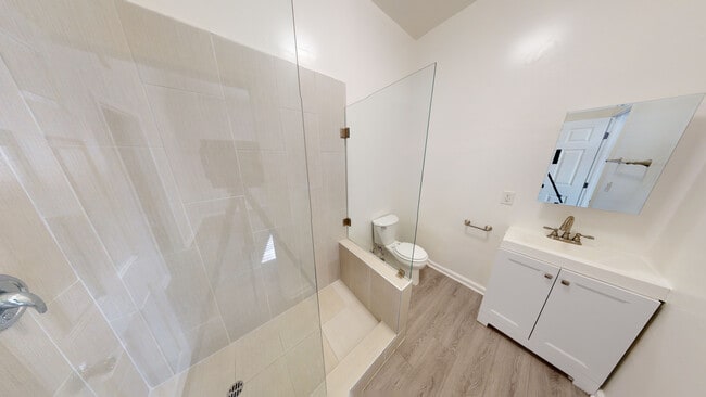 Building Photo - FREE RENT! 1 BED & 1 BATH UNIT AVAILABLE -...