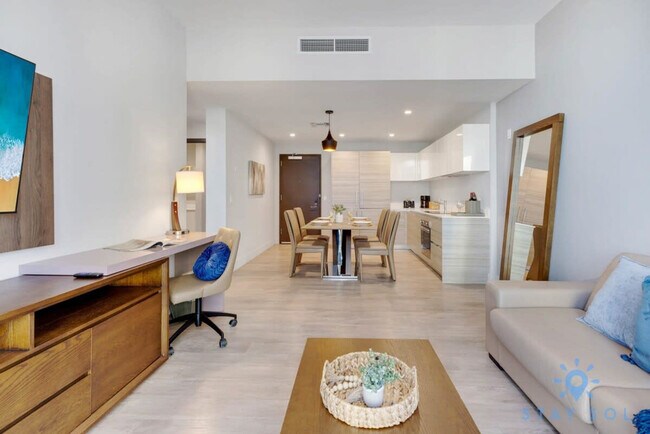Building Photo - 777 N Ocean Dr