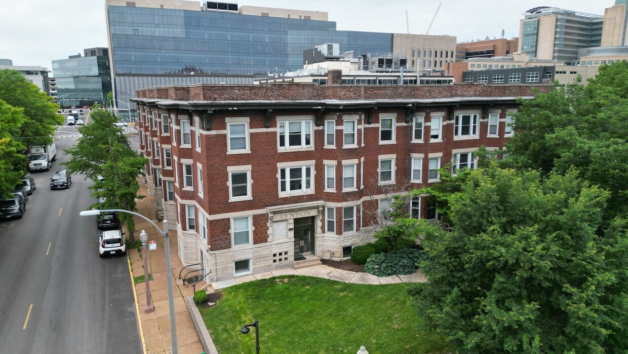 Primary Photo - 4510 Laclede Ave