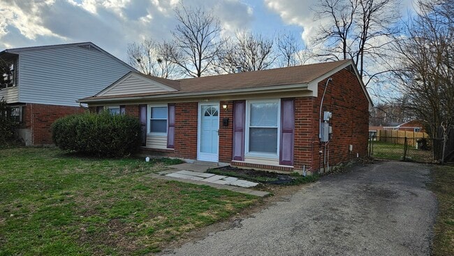 Front - 5219 Garden Green Way