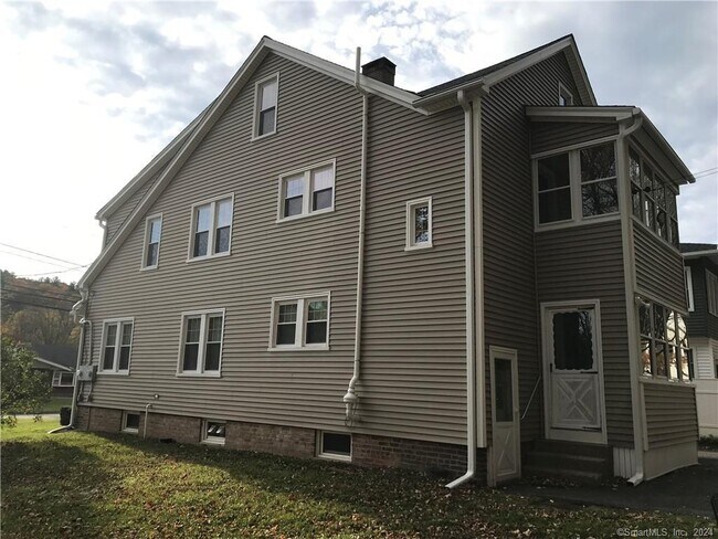 Building Photo - 862 Migeon Ave