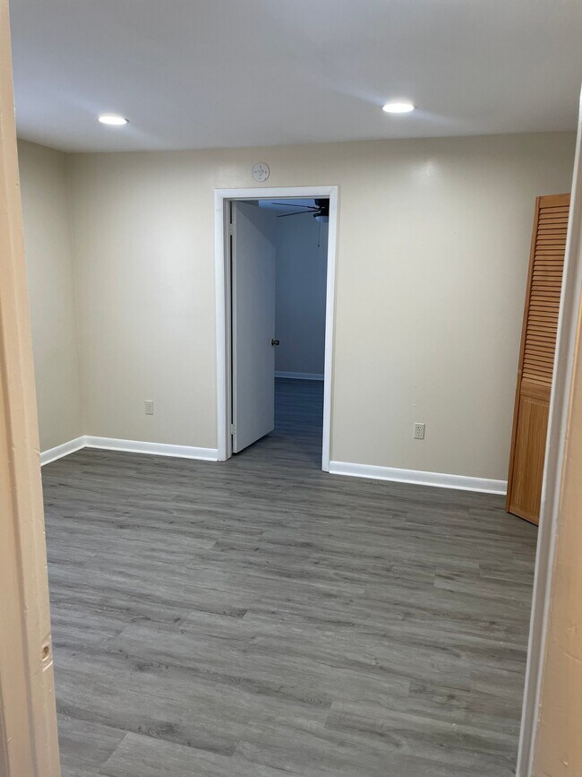 Foto del edificio - 5515 Summerfield Ave