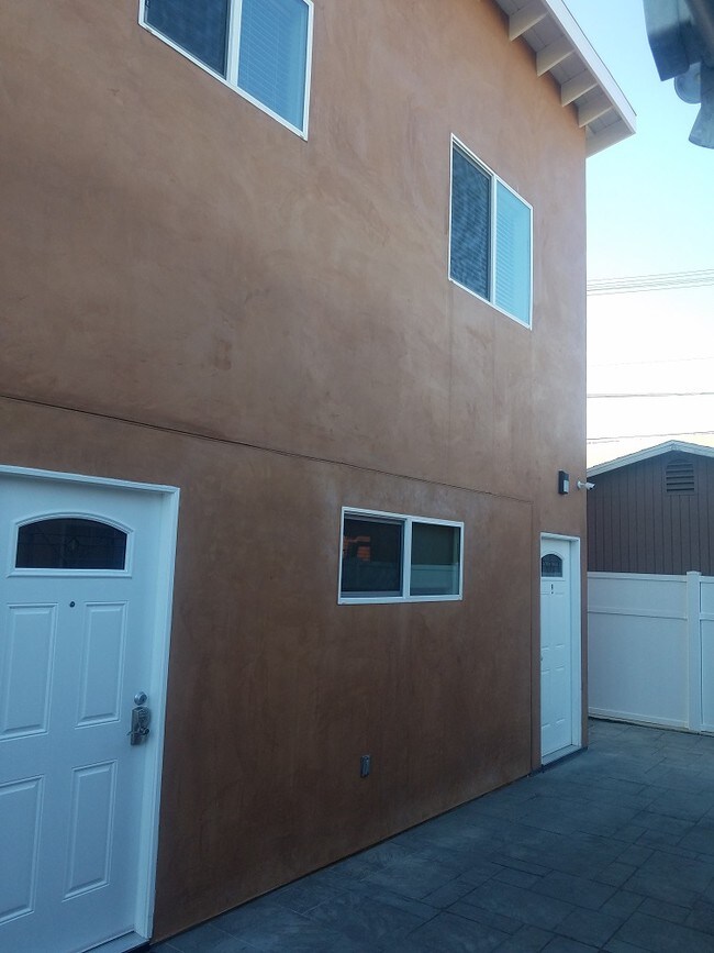 Fachada del edificio - 1429 S Sycamore Ave