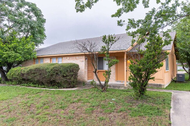 Foto del edificio - 323 W William Cannon Dr