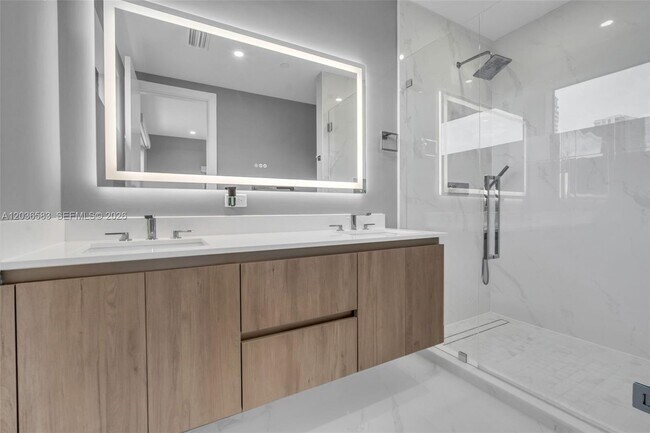Foto del edificio - 820 NE 2nd St