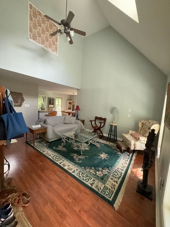 Foto del edificio - 408 Mitchell Ln