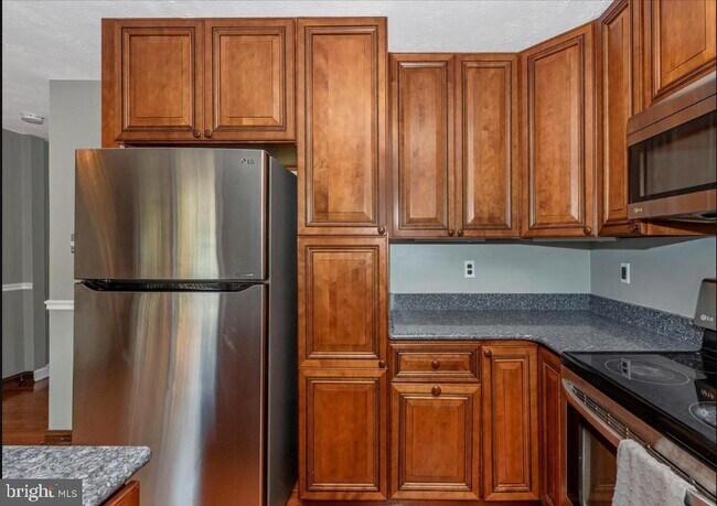 Foto del edificio - 381 W Thornhill Pl