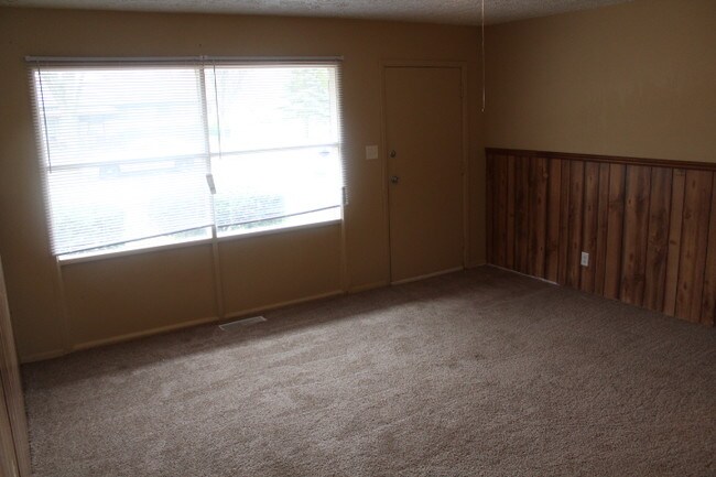 Building Photo - 5014 N Katherine Dr