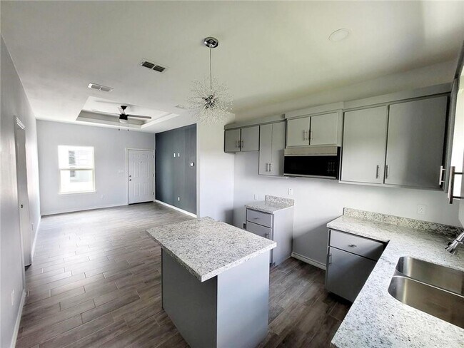 Foto del edificio - 14 Rosemary Dr