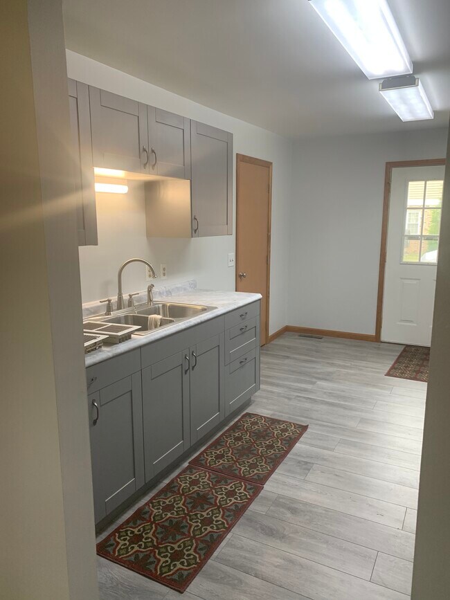 Todos los nuevos en la cocina - 1954 Edgewood Dr