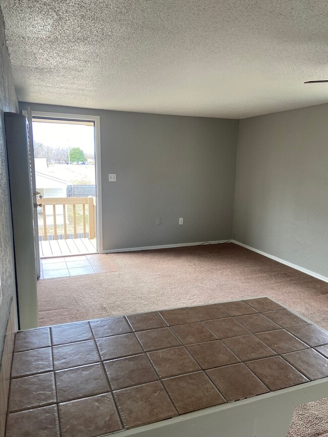 Building Photo - 410 E Walnut St