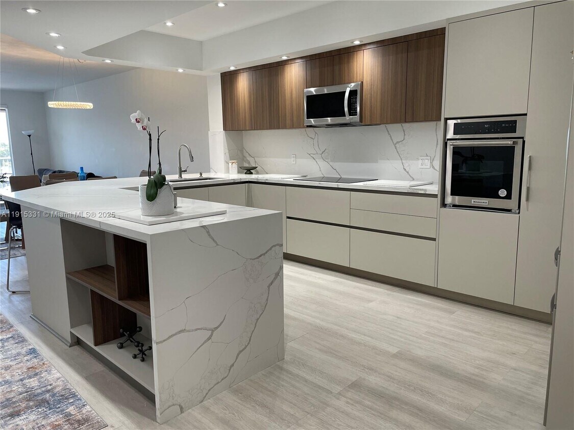 Foto principal - 10730 NW 66th St