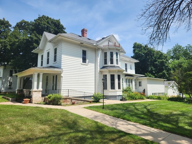 Building Photo - 312 S College Ave
