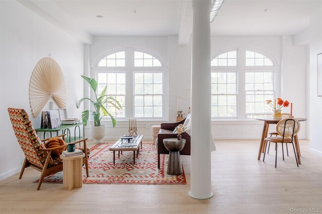 Building Photo - 155 S River St