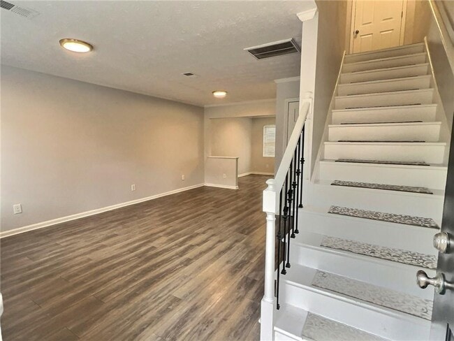 Building Photo - 235 Winding River Dr