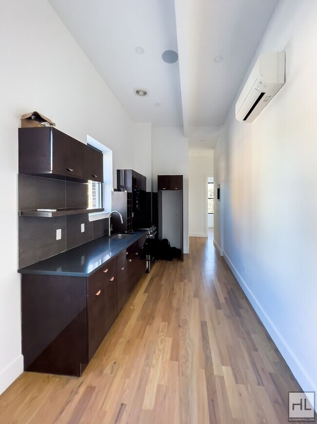 GRAHAM AVENUE / Williamsburg / Remarkable Apartment for Rent in