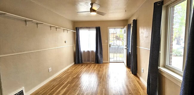 Foto del edificio - Bright 1 Bedroom Duplex with Classic Charm near Virginia Lake