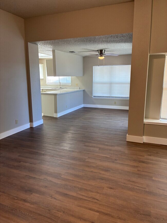 Foto del edificio - 7503 Longing Trail