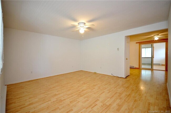 Building Photo - 121 Perry St