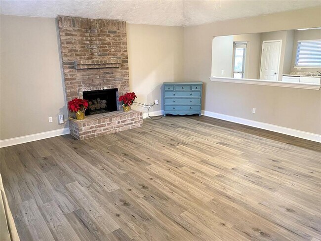 Building Photo - 911 E Primrose Meadows Cir