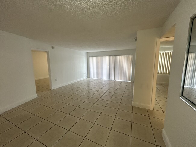Building Photo - 4205 N University Dr