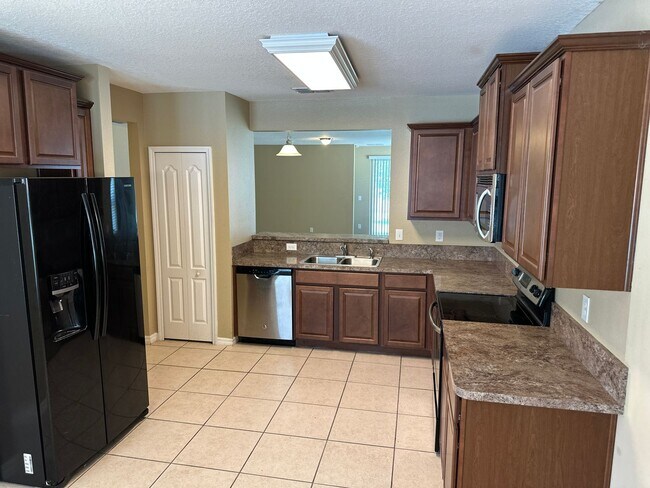 Building Photo - Cozy 3/2 in Clermont!