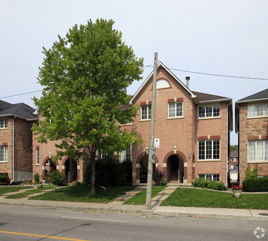 Photo du bâtiment - Upper Lansdowne Management (1155-1199 Lansdowne Ave.)