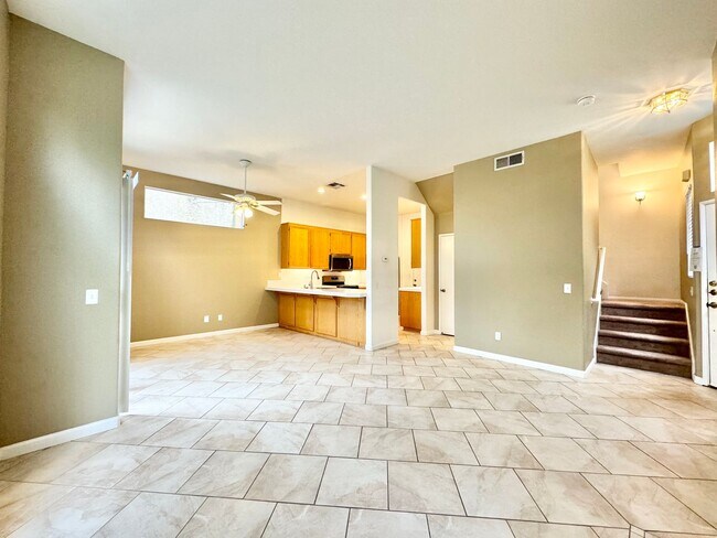 Building Photo - Beautiful 3Bd/2.5Ba available in Mira Mesa...