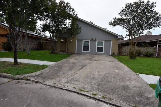 Foto del edificio - 4603 Meadowood Dr